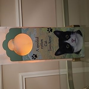 A Spoiled Rotten Cat Lives Here. Kitty Cat Hanging door Decor